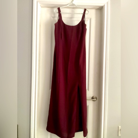 Wine Coloured Gown 🍷 - Picture 3 of 6